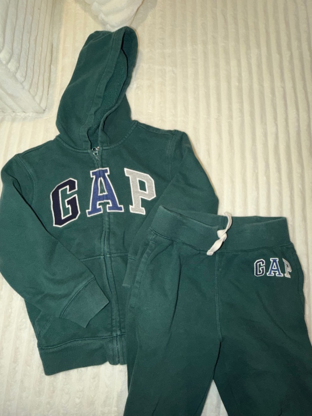 Gap kids set medium